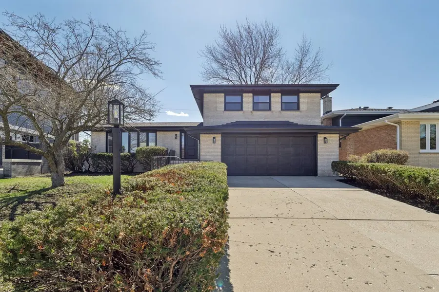 8135 W Rascher AVE, Chicago, IL 60656