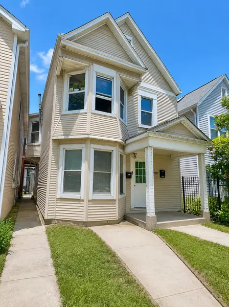 3709 W Palmer ST, Chicago, IL 60647