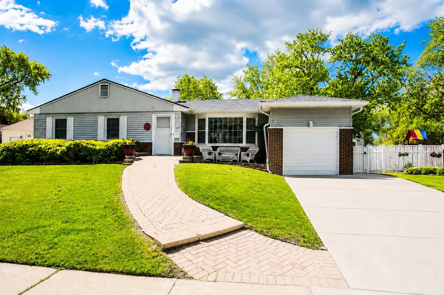 1359 E Dorothy DR, Palatine, IL 60074