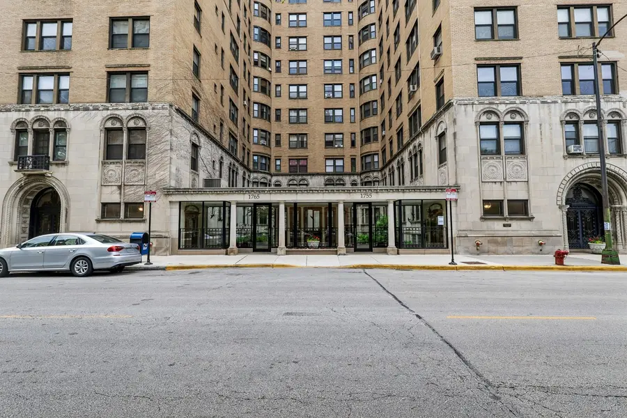 1755 E 55th ST #605, Chicago, IL 60615