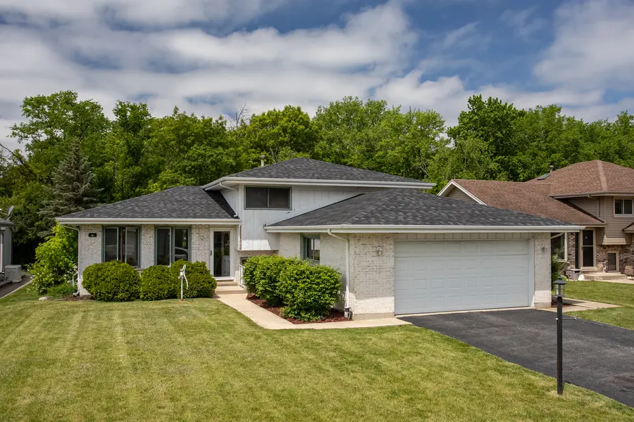 3136 Rosiclaire CT, South Chicago Heights, IL 60411