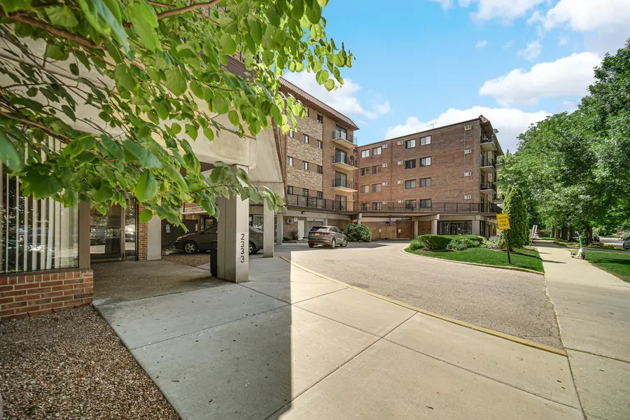 2325 N Neva AVE #204B, Chicago, IL 60707
