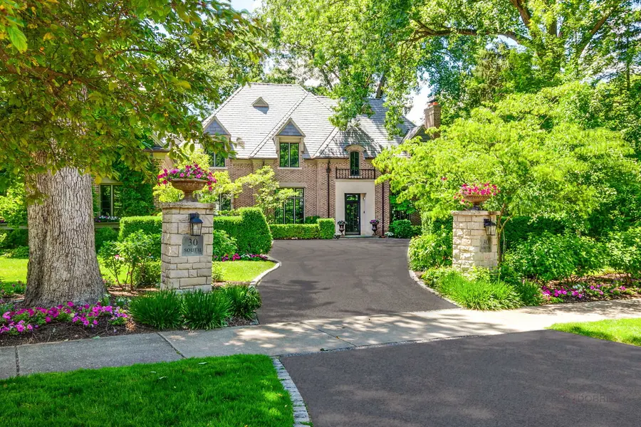 30 S Sheridan RD, Lake Forest, IL 60045
