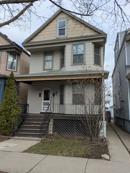 2440 W Warner AVE, Chicago, IL 60618