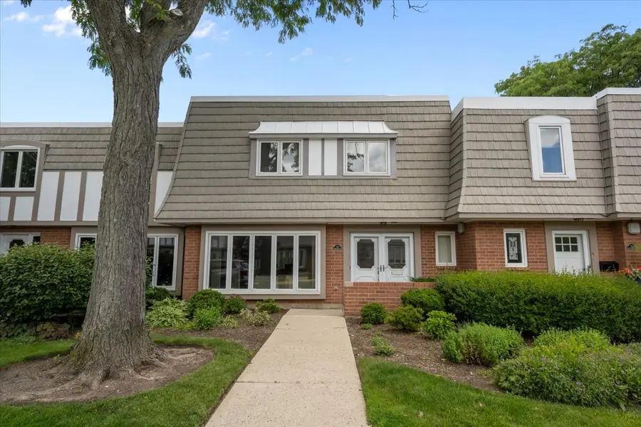713 Orleans DR, Highland Park, IL 60035