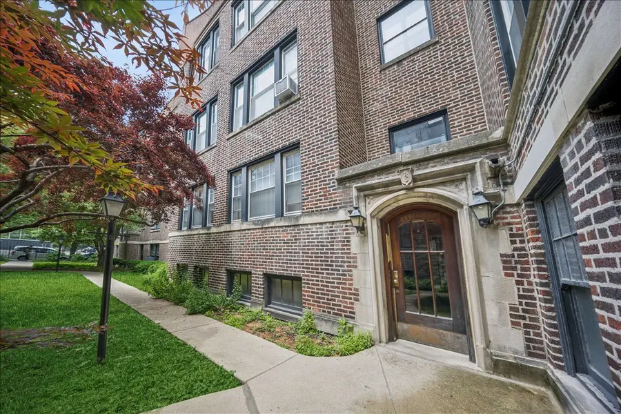 5333 S Cornell AVE #2, Chicago, IL 60615
