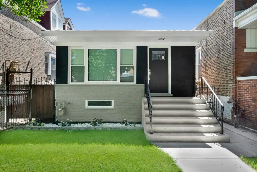 4331 S Campbell AVE, Chicago, IL 60632