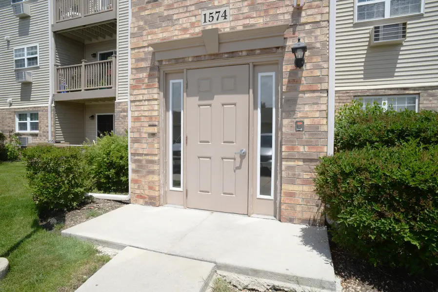 1574 W Crystal Rock CT #3C, Round Lake Beach, IL 60073