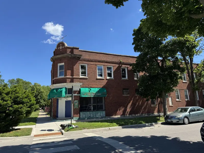 8357 S Marquette AVE, Chicago, IL 60617
