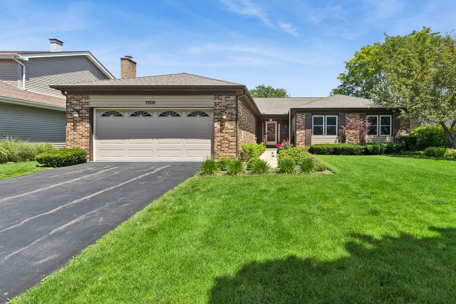 1108 E Oxford LN, Arlington Heights, IL 60004