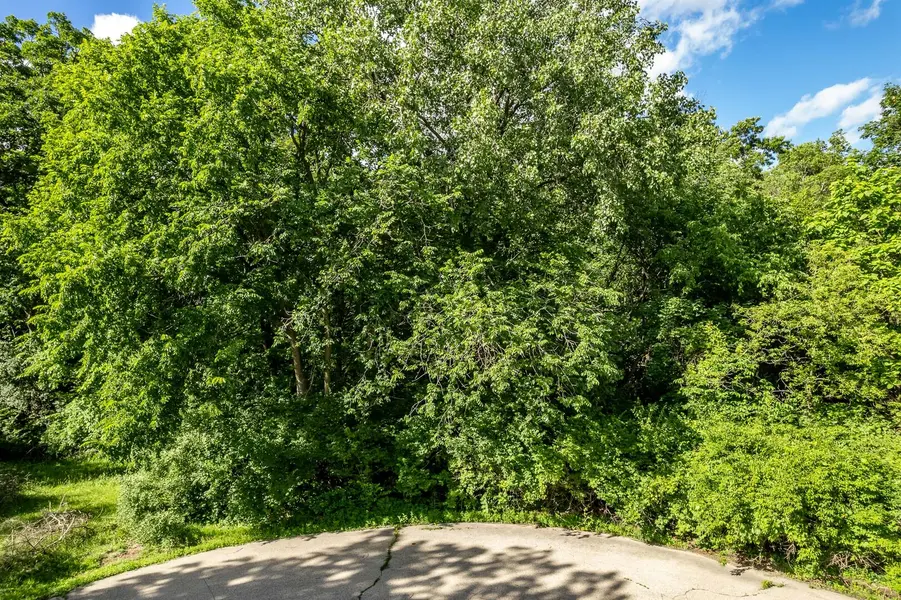 217 New Forest RD SW, Poplar Grove, IL 61065