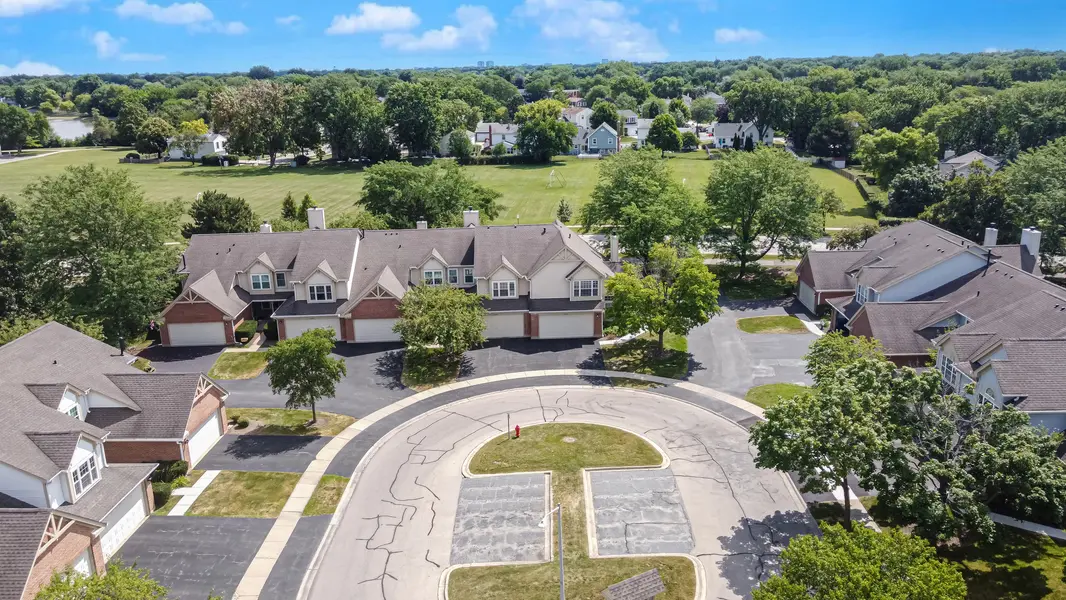 2316 Highland CT #2316, Schaumburg, IL 60194