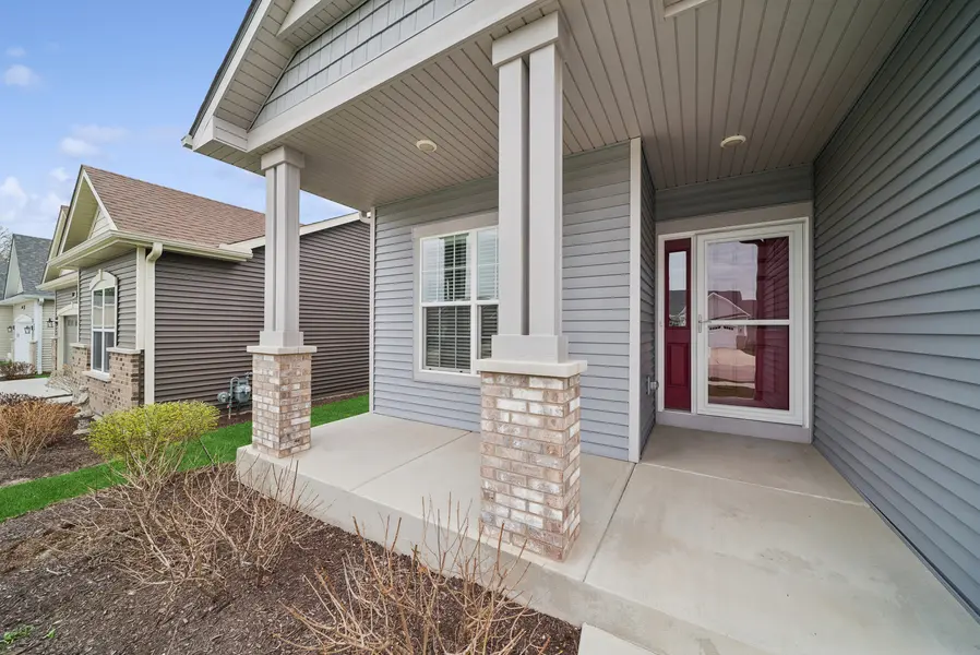 807 Alexandra LN, Yorkville, IL 60560