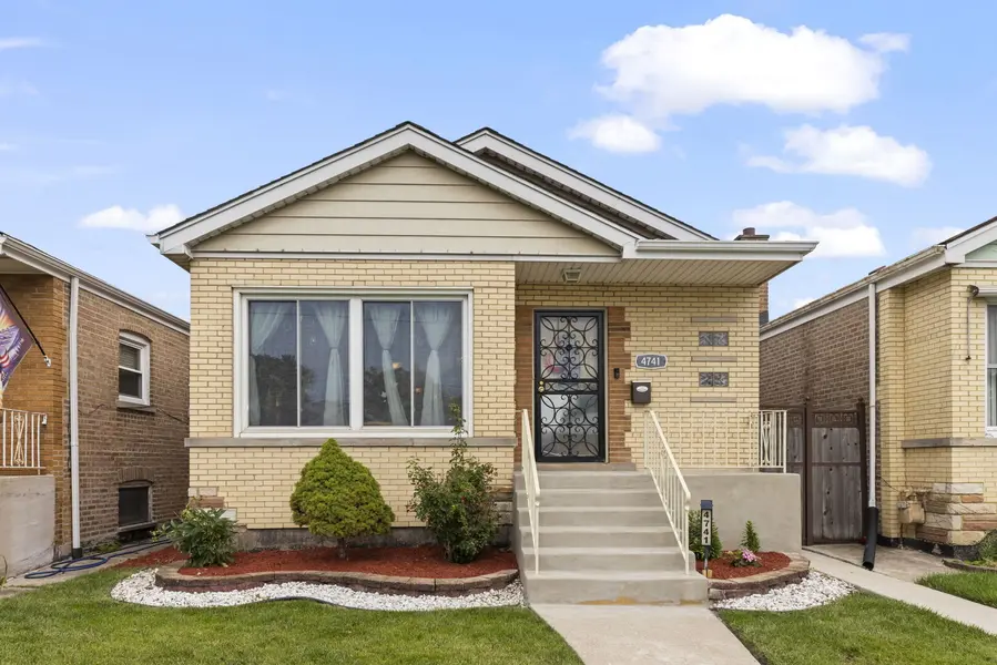 4741 S Lamon AVE, Chicago, IL 60638