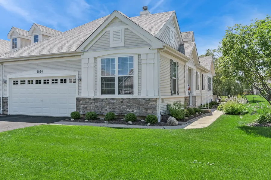 1074 HAMPTON LN, Yorkville, IL 60560