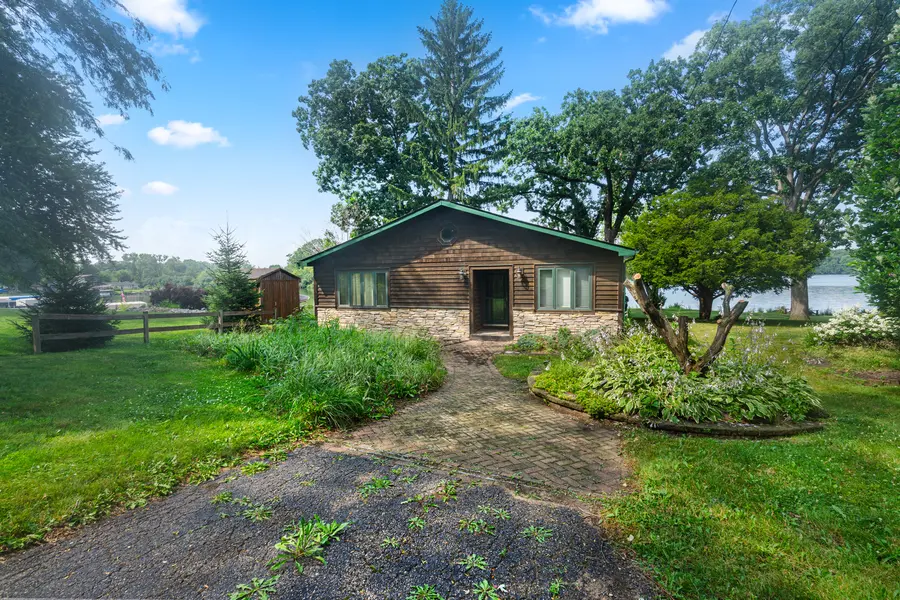 4122 W Lake Shore DR, Wonder Lake, IL 60097