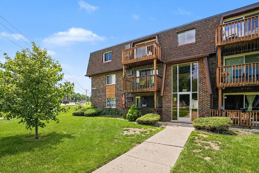 19380 Wolf RD #11, Mokena, IL 60448