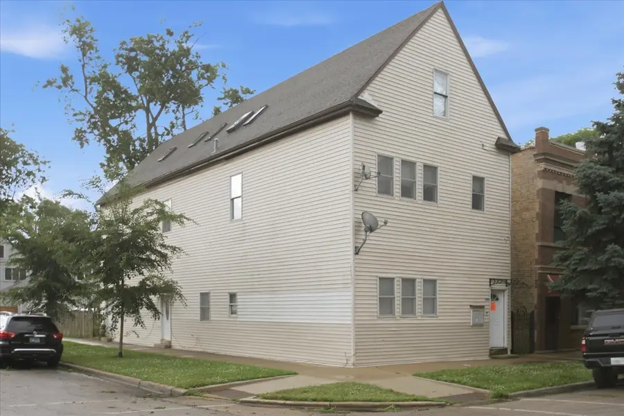 3859 N Whipple ST, Chicago, IL 60618