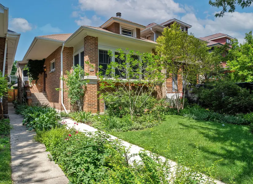 2948 W Wilson AVE, Chicago, IL 60625