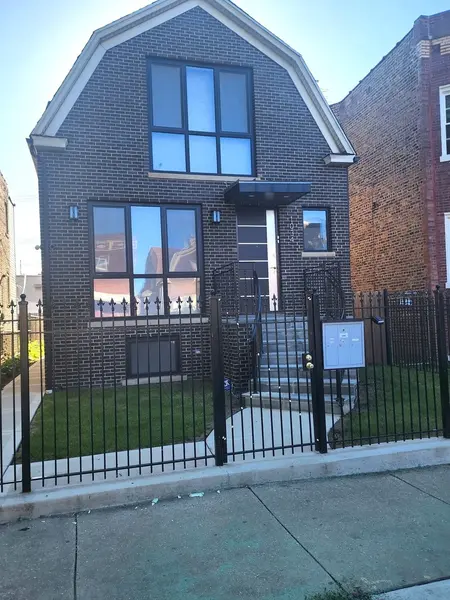 1034 N Drake AVE, Chicago, IL 60651