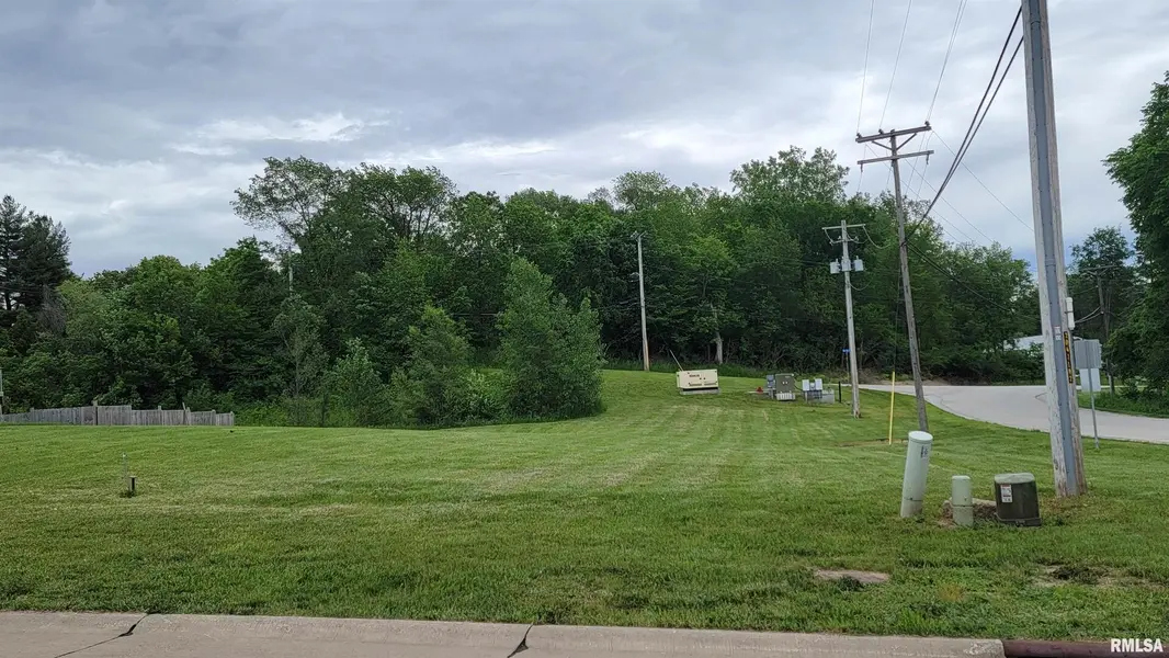 1815 E 6th Street A, Coal Valley, IL 61240