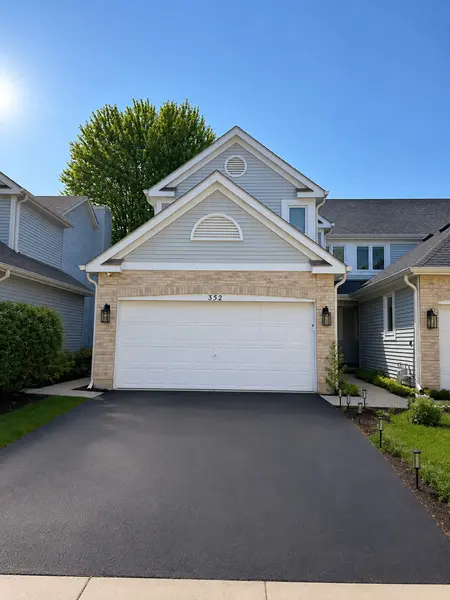 352 Bristol LN, Fox River Grove, IL 60021