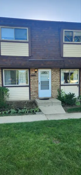 2678 Woodview CT #2678, Waukegan, IL 60087