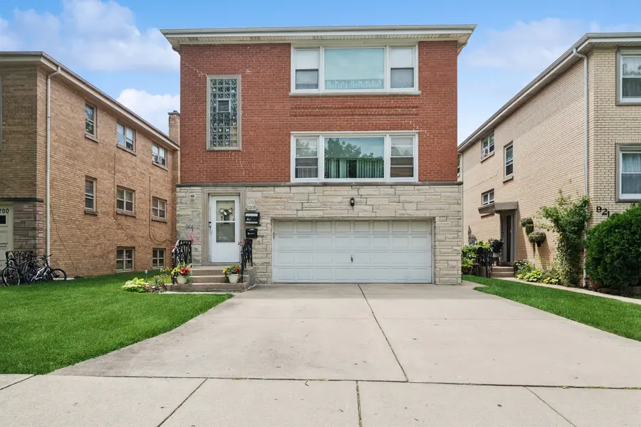 9206 Bennett AVE, Evanston, IL 60203
