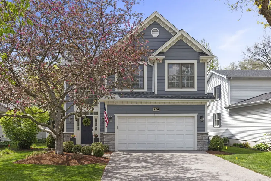 176 Hillcrest AVE, Glen Ellyn, IL 60137