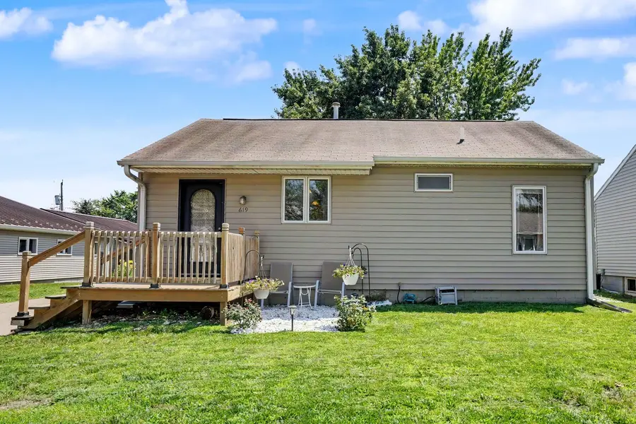 619 Middle RD, Camanche, IA 52730