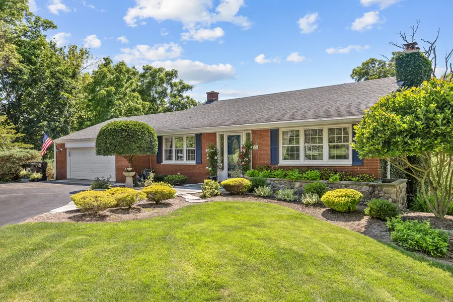 264 Biltmore DR, North Barrington, IL 60010