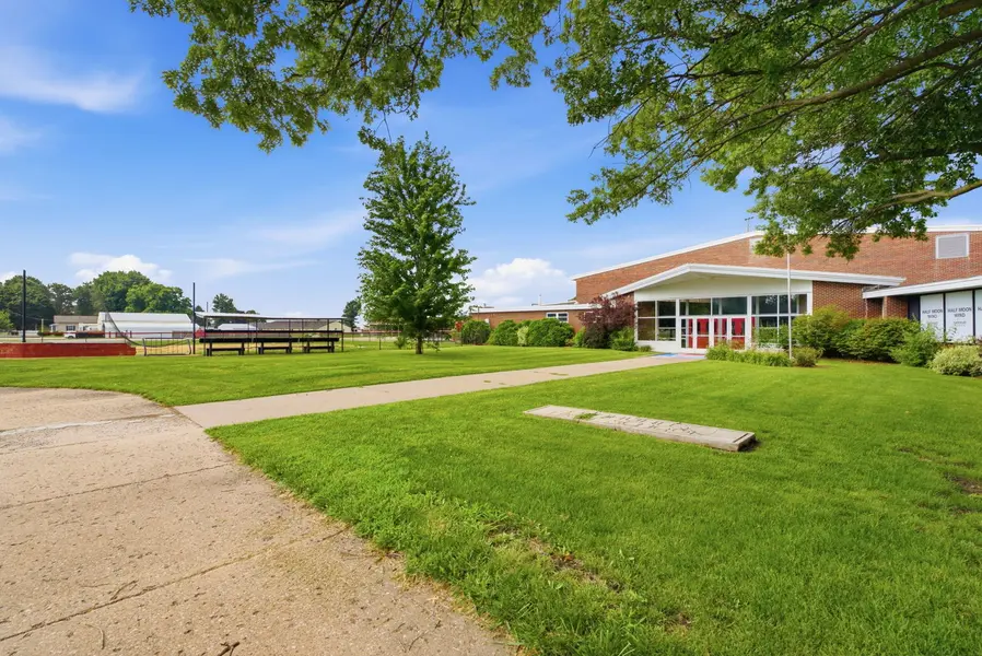 101 N Holloway ST, Alexis, IL 61412