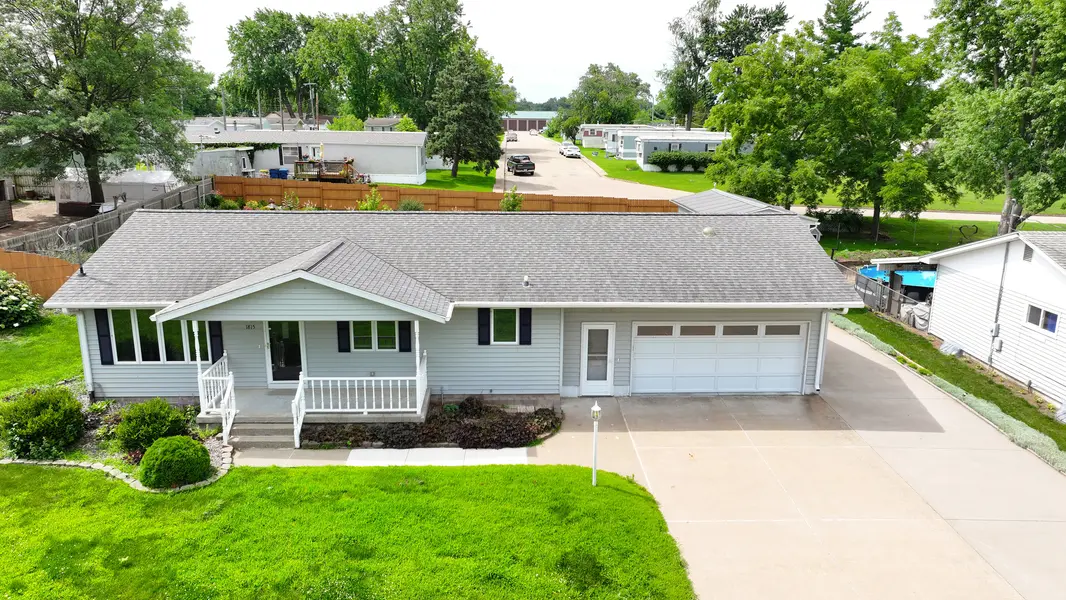 1815 9th ST, Camanche, IA 52730