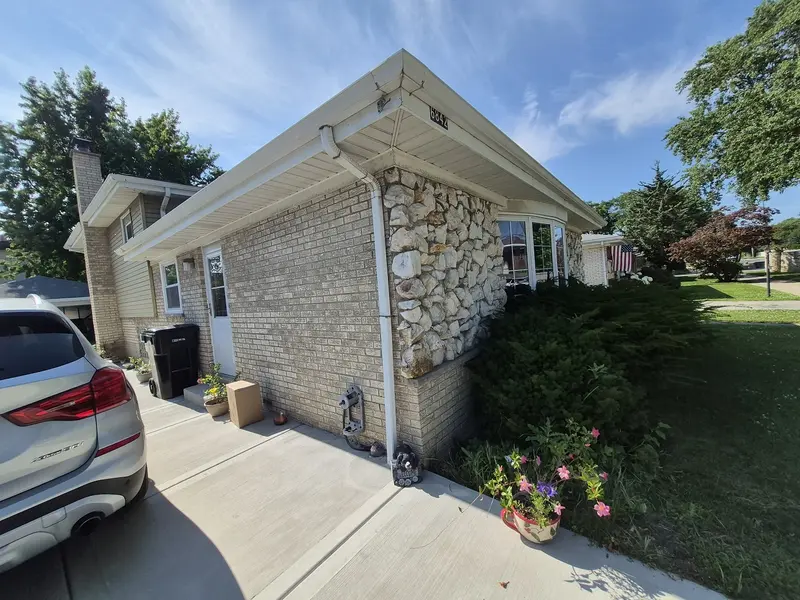 6842 N Central AVE, Chicago, IL 60646