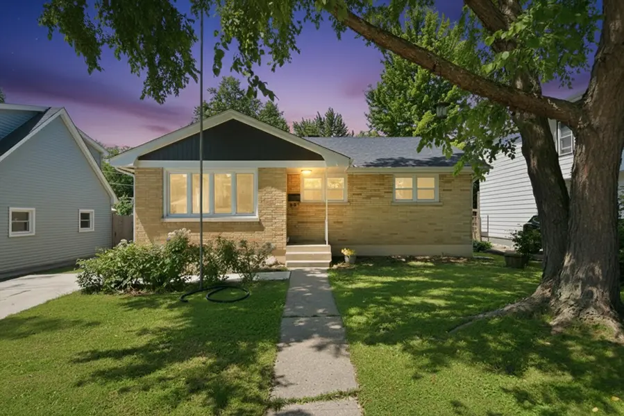 340 Dalton AVE, Mundelein, IL 60060