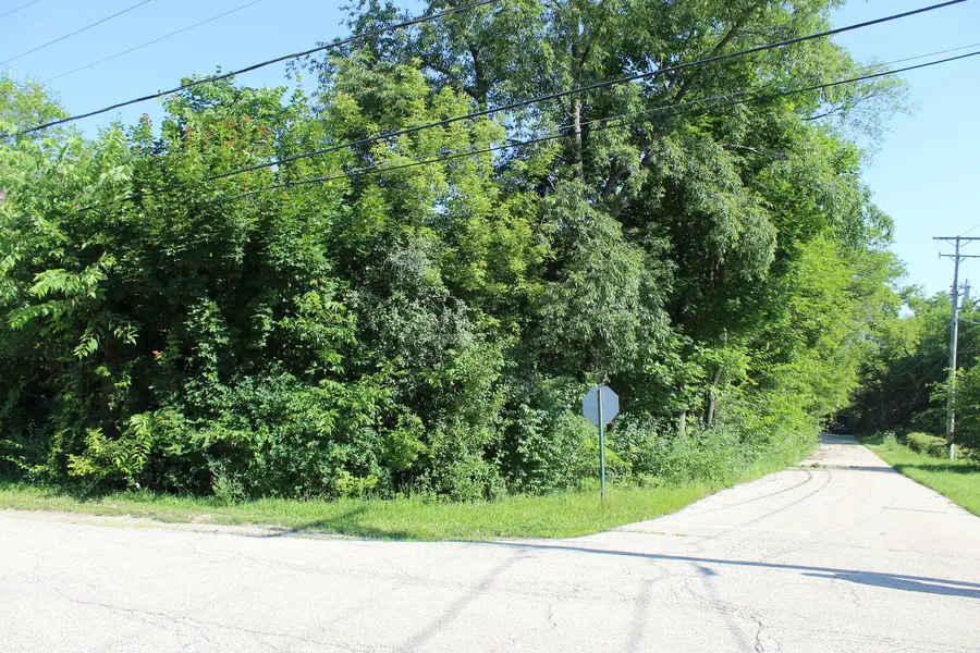 31918 Hillside DR, Lakemoor, IL 60051