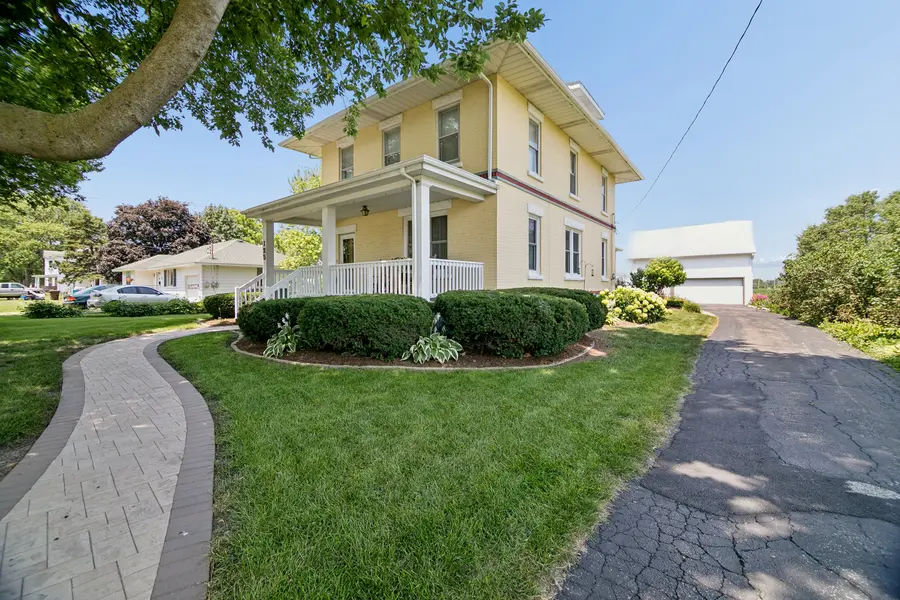 125 W 1st AVE, Clifton, IL 60927
