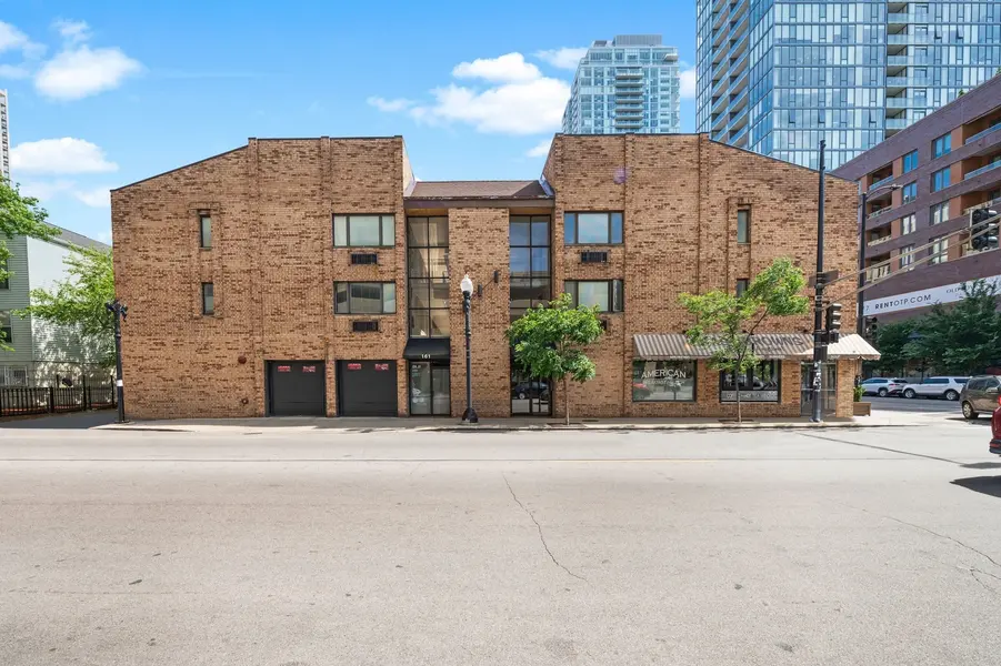163 W Division ST #208, Chicago, IL 60610