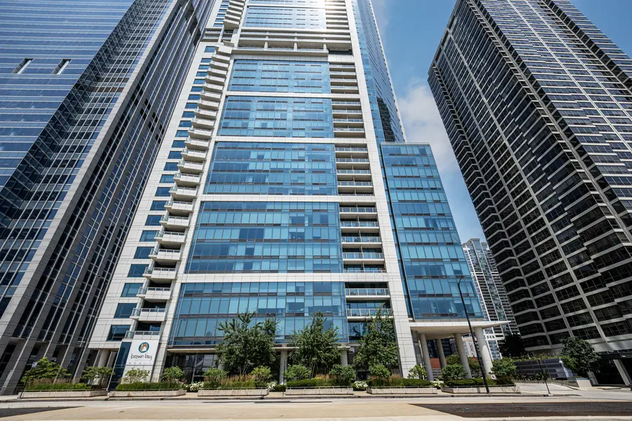 340 E RANDOLPH ST #4304, Chicago, IL 60601