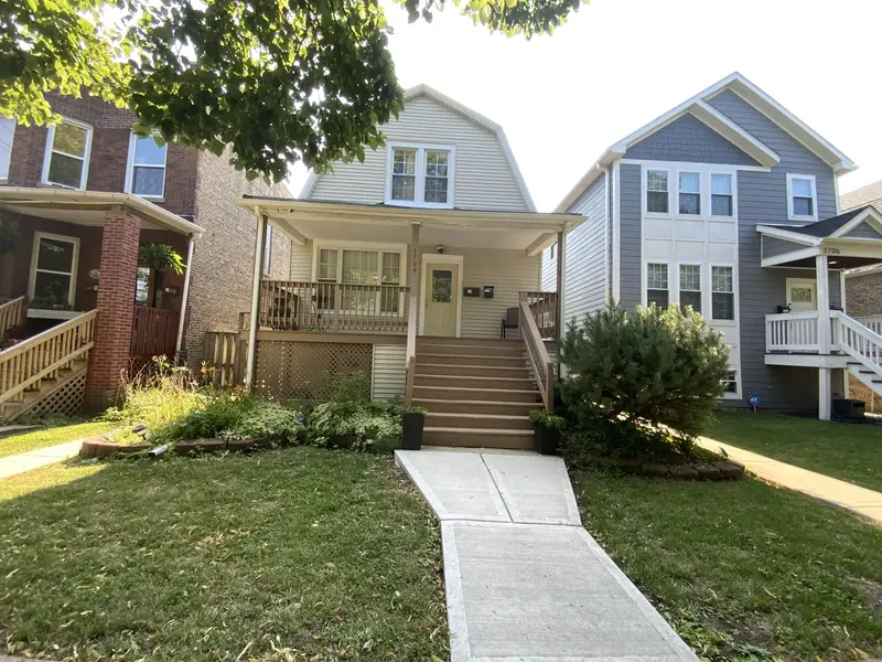 3704 N Drake AVE, Chicago, IL 60618