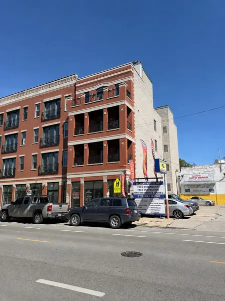 1832 W Belmont AVE, Chicago, IL 60657