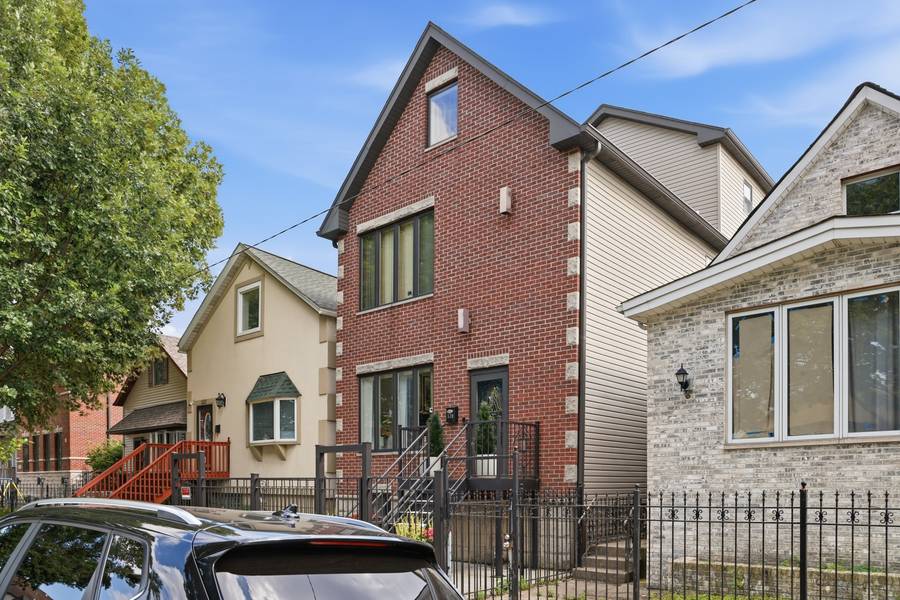 539 W 44th PL, Chicago, IL 60609