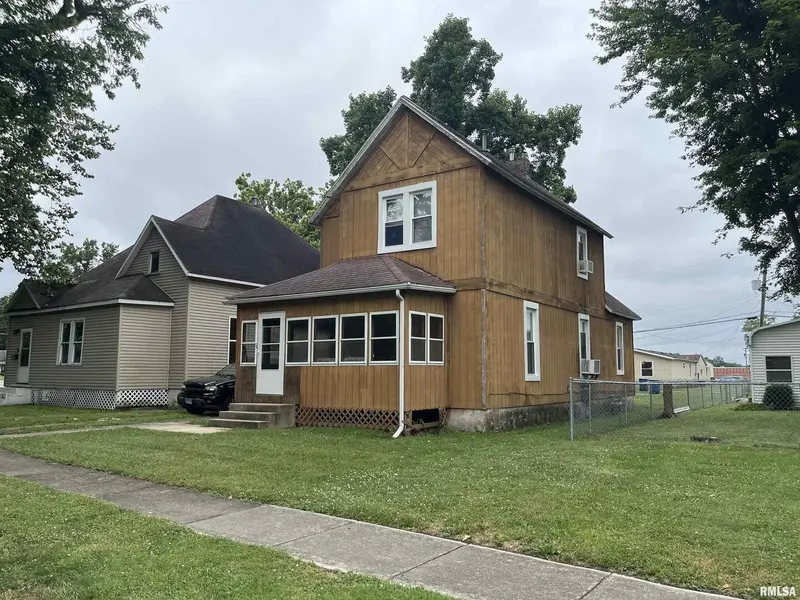 404 N BEECH ST, Centralia, IL 62801