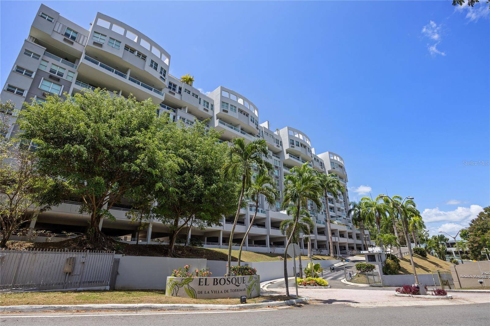 146 Ave Santa Ana BOSQUE DE LA VILLA DE TORRIMAR #C-PH-D, Guaynabo, PR 00971
