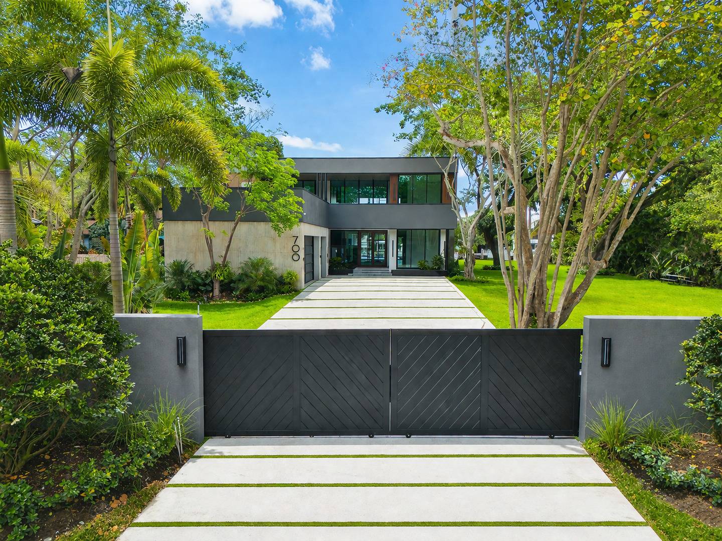 700 SW 12th AVE, Fort Lauderdale, FL 33312
