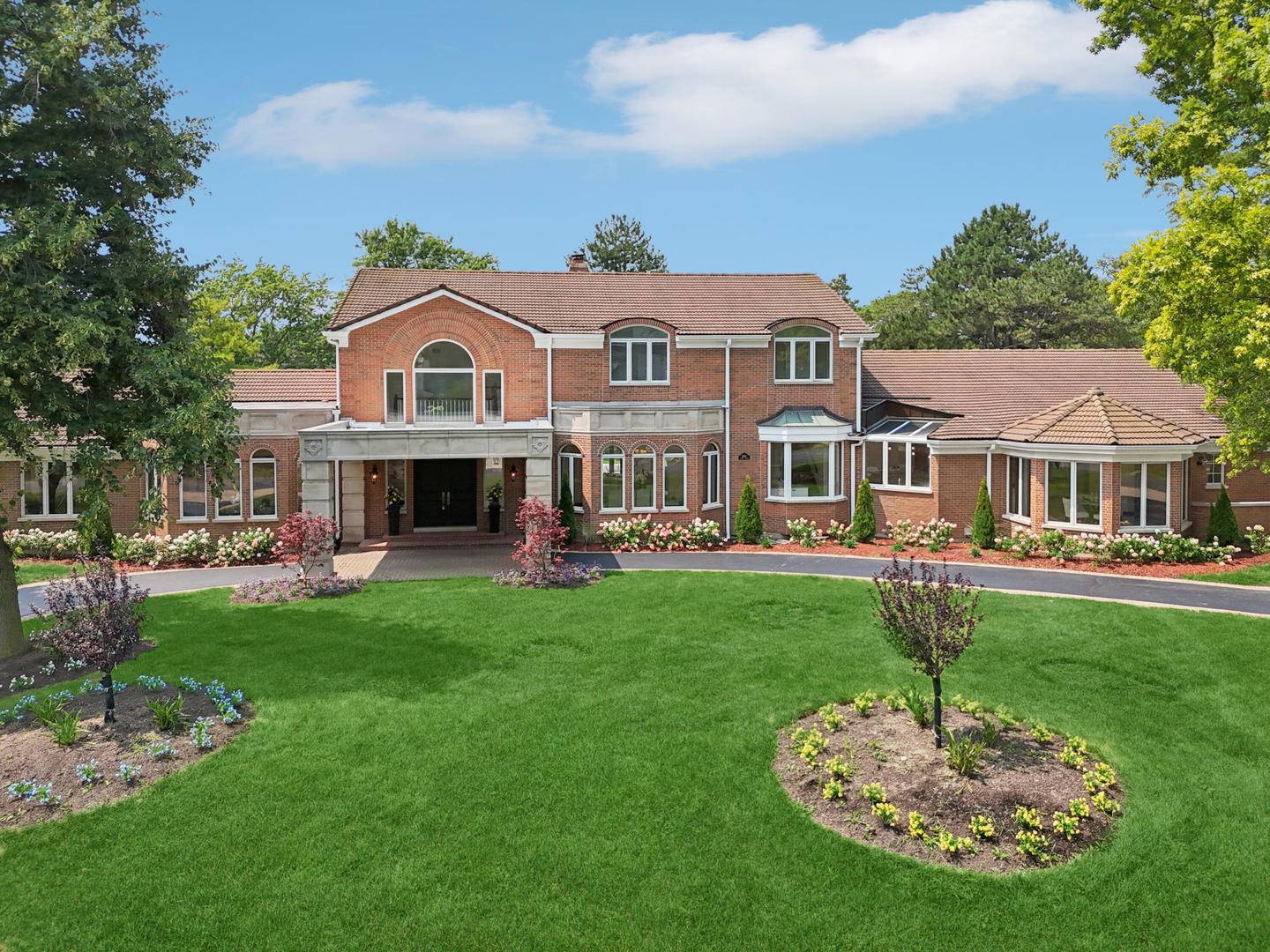 2430 Dorina DR, Northfield, IL 60093