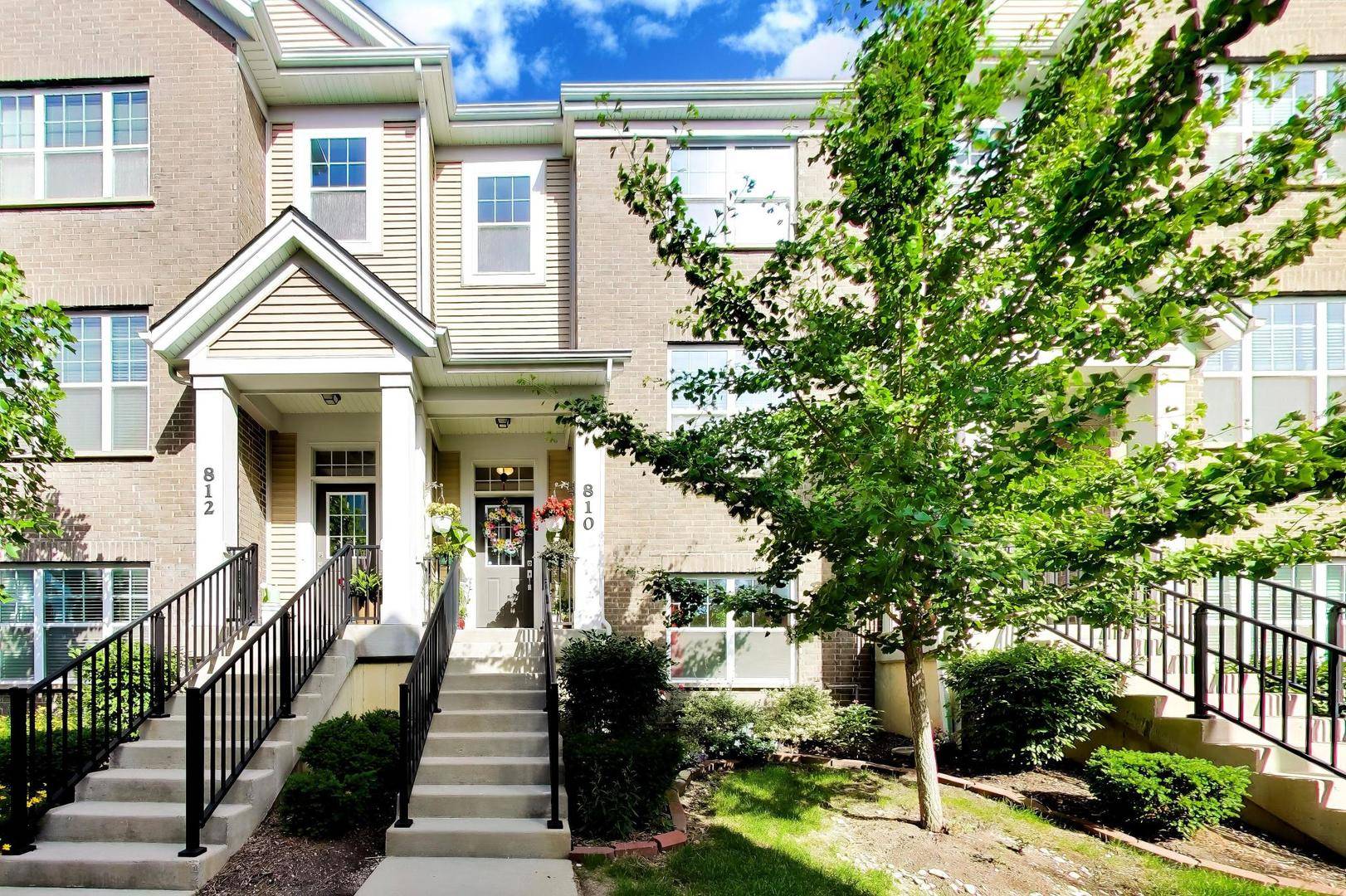 810 Lexington CIR W, Des Plaines, IL 60016