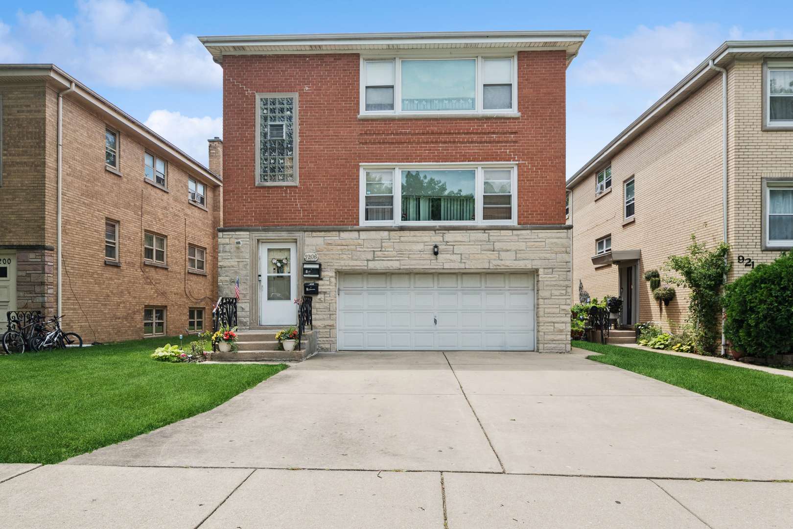 9206 Bennett AVE, Evanston, IL 60203