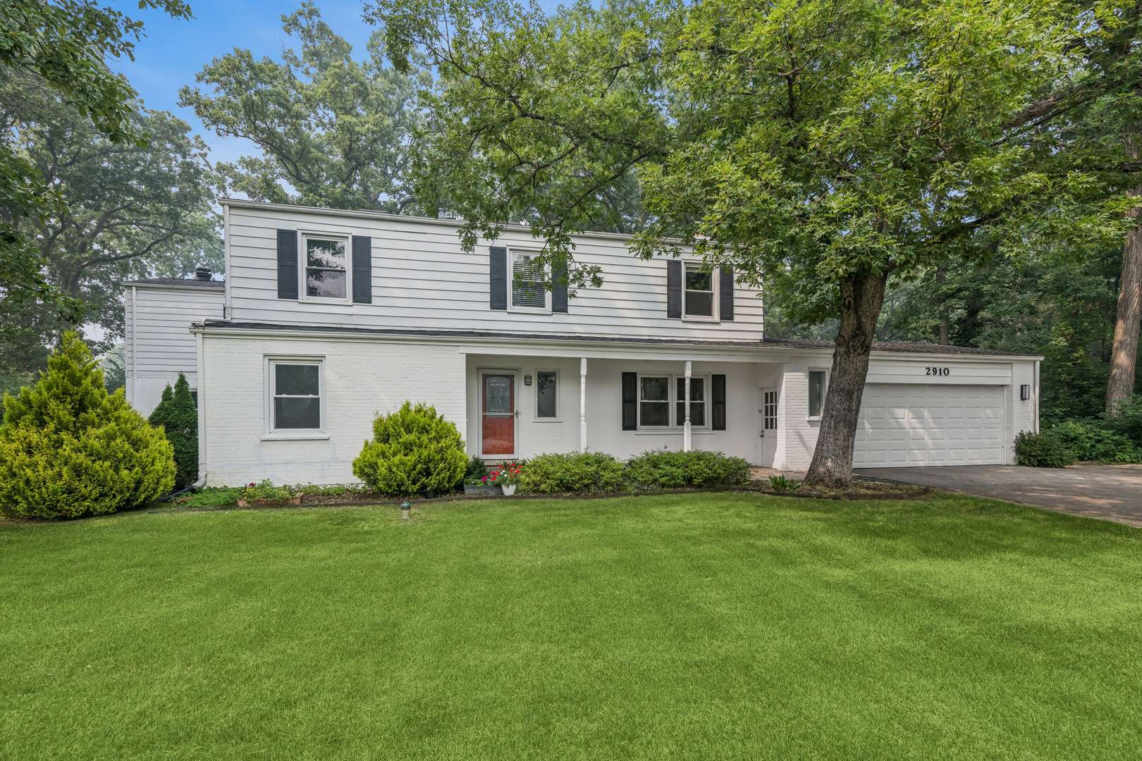 2910 Cherokee LN, Riverwoods, IL 60015