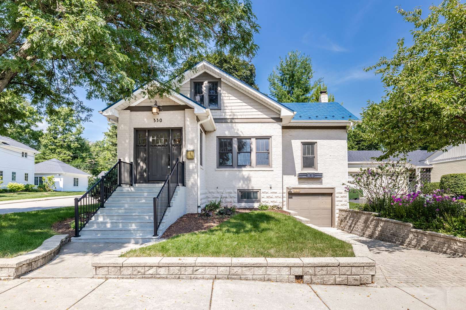 330 S River LN, Geneva, IL 60134